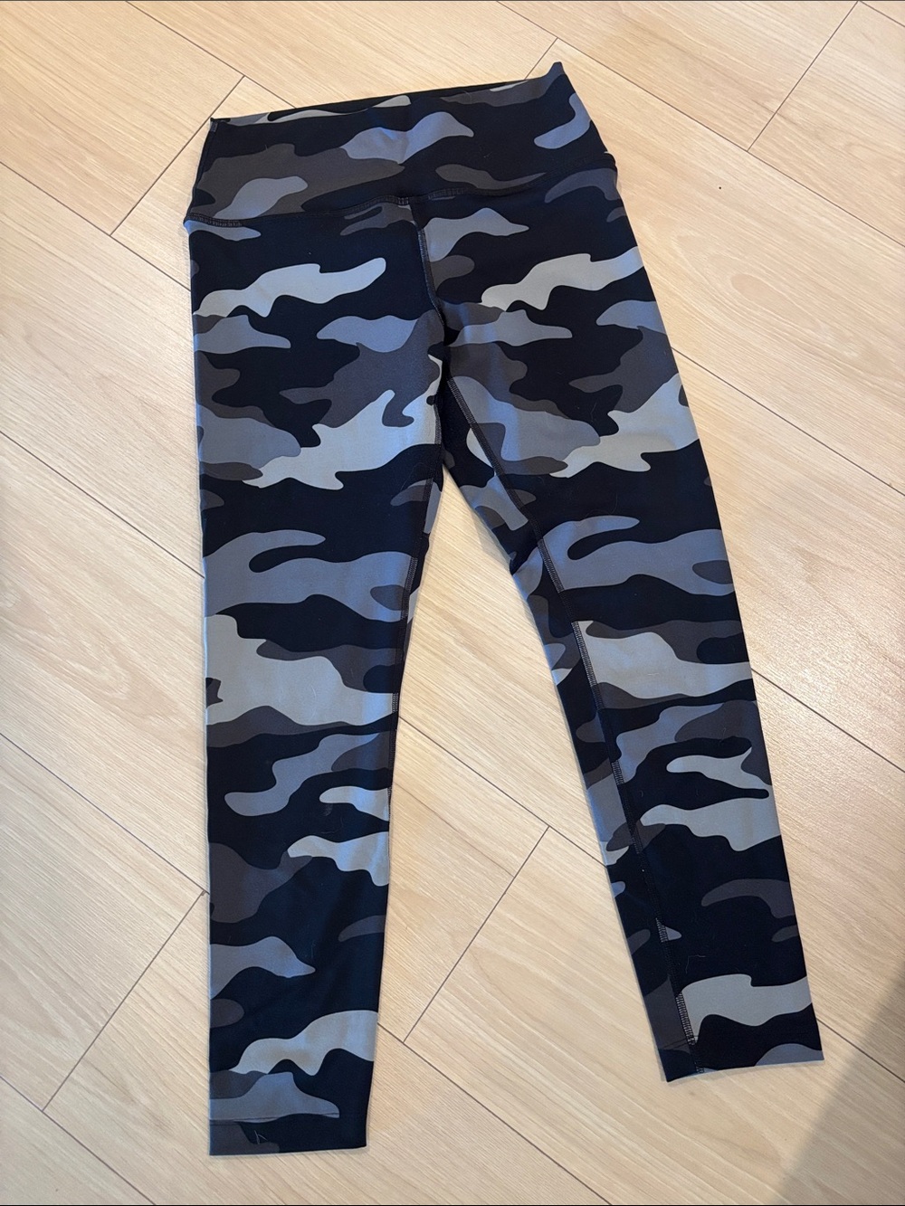 Victoria's Secret Black & Gray Camo Leggings